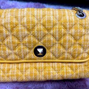Tweed Kate Spade!Side pocket for phone. Several interior pockets w side pouch.
